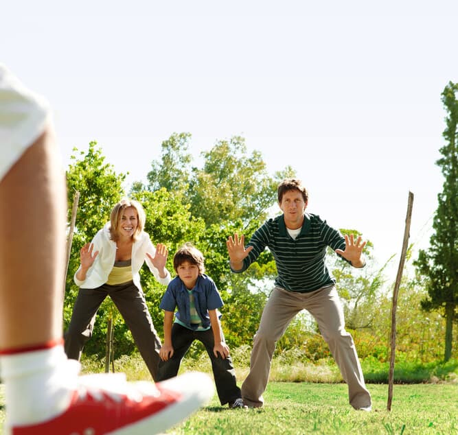 Jugendliche Spielen Basketball